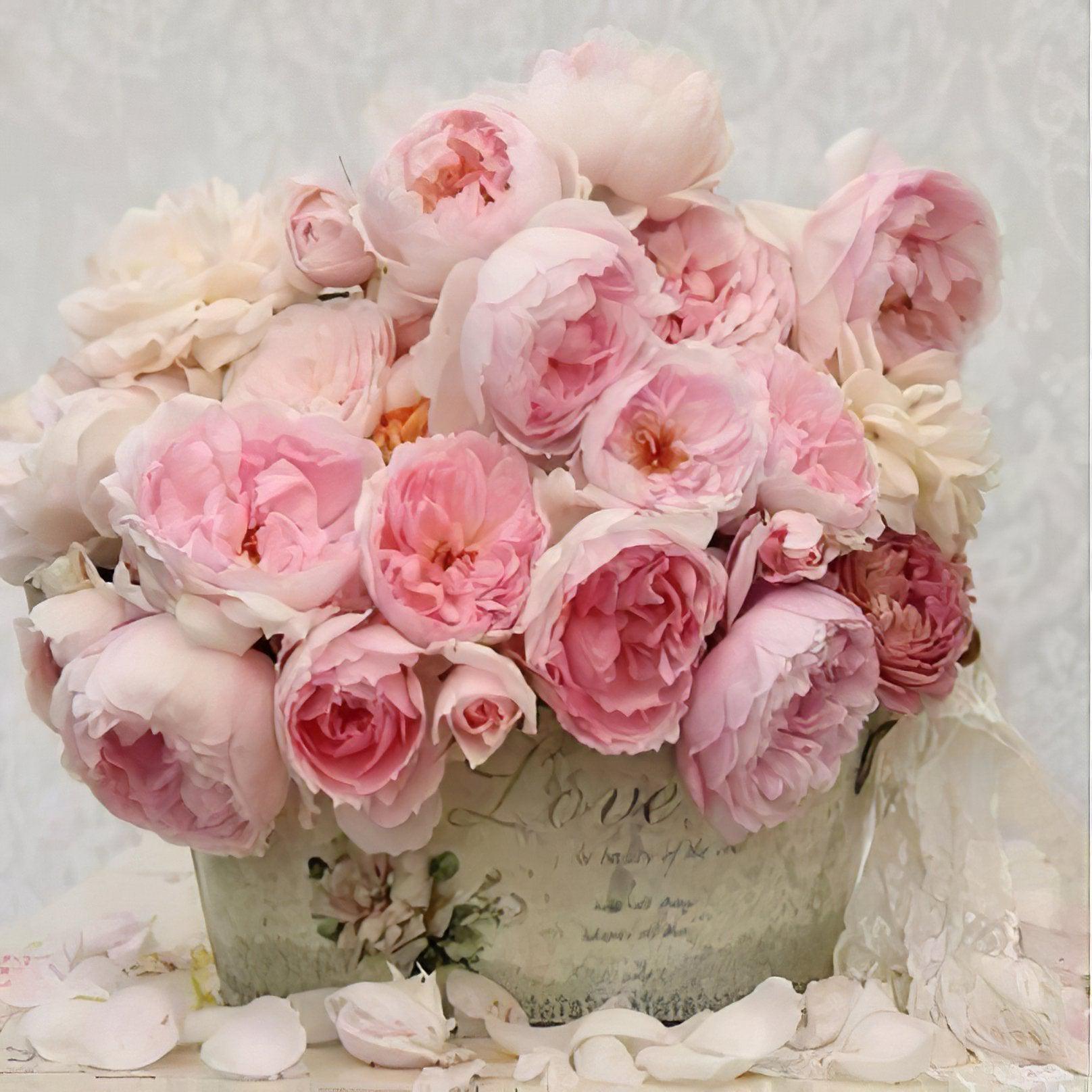 Amazing Bouquet of Roses: Blossoming beauty and romance. #Diamondartlove